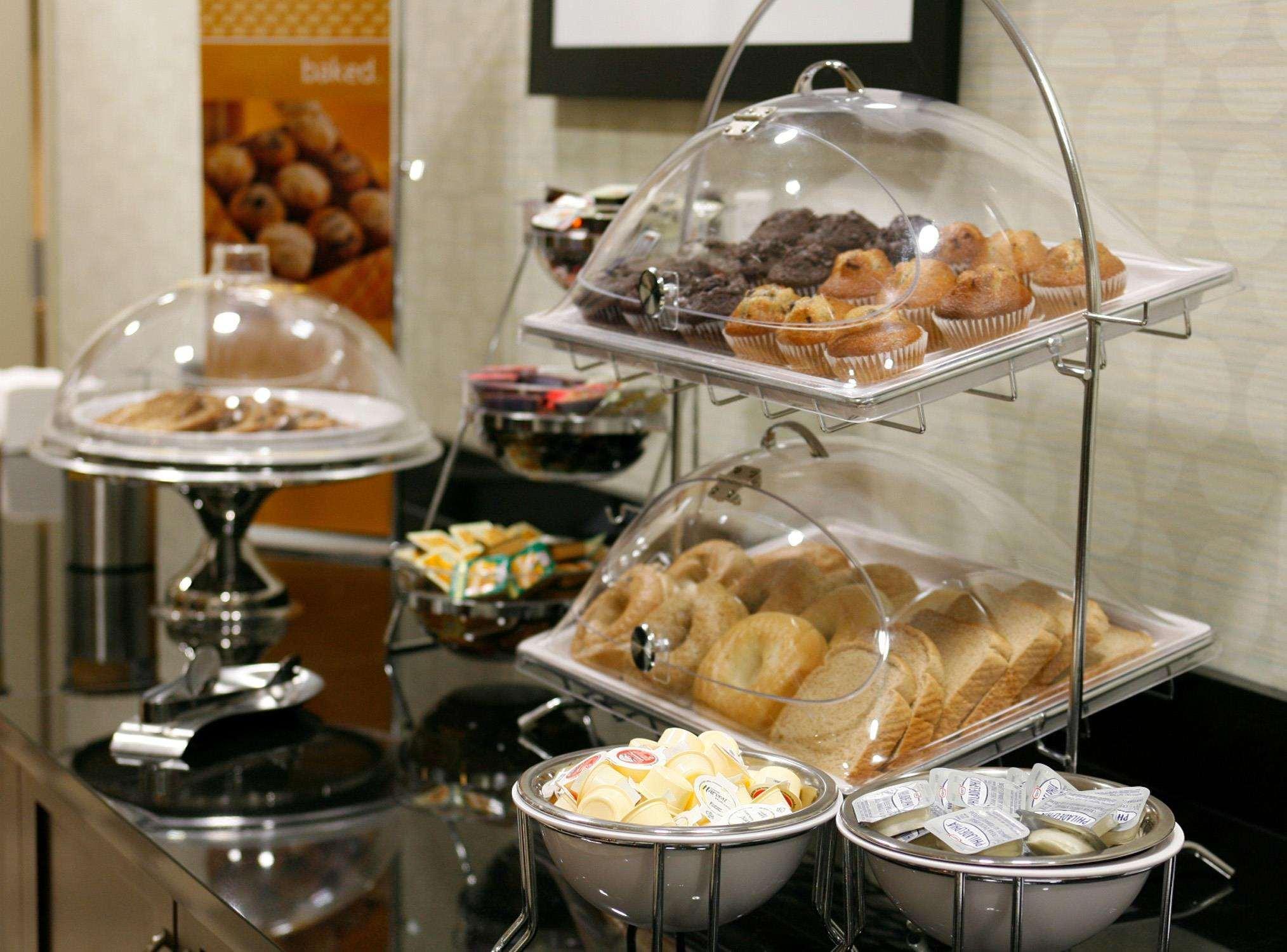 Hampton Inn & Suites Red Deer Penhold Restaurang bild