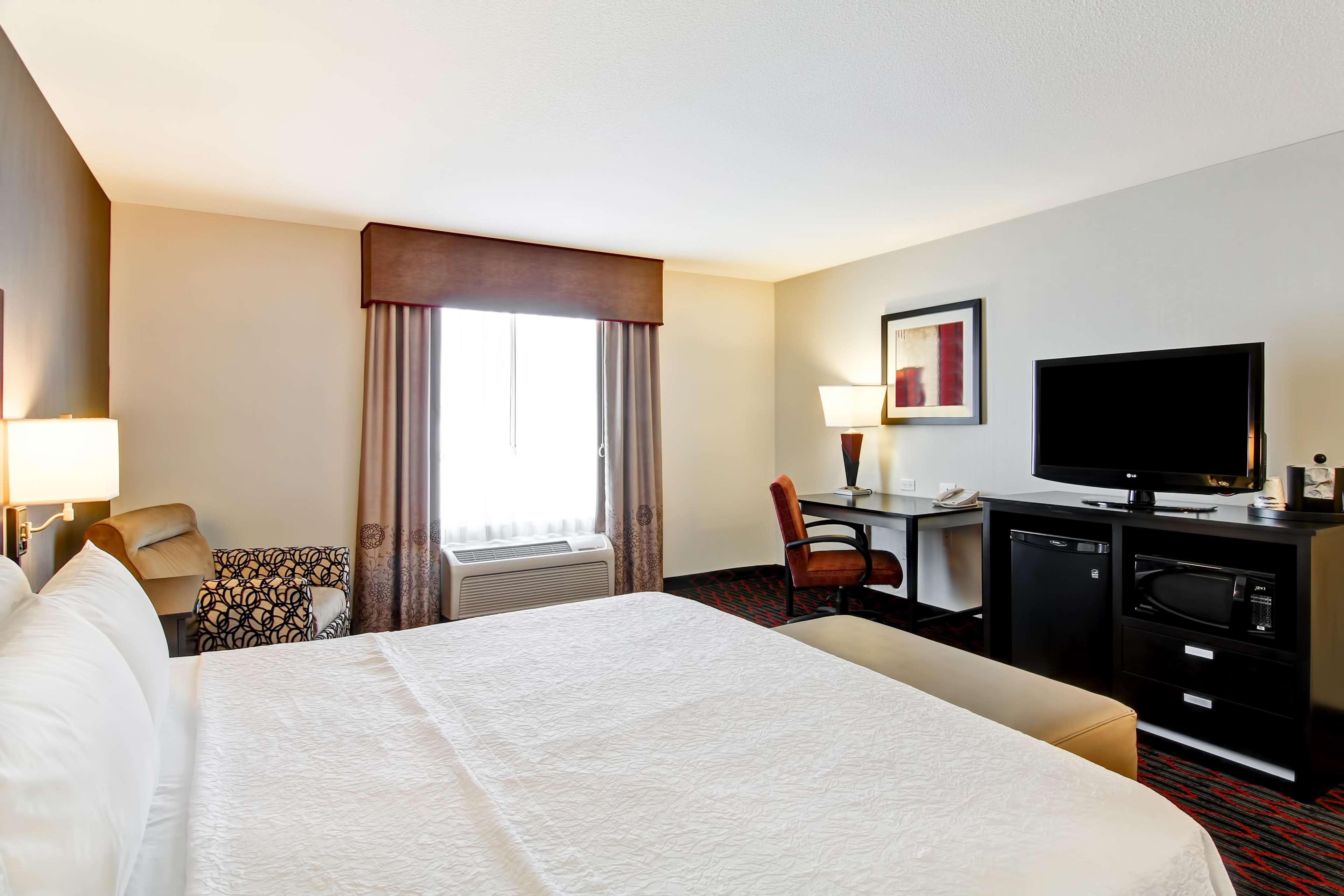 Hampton Inn & Suites Red Deer Penhold Exteriör bild