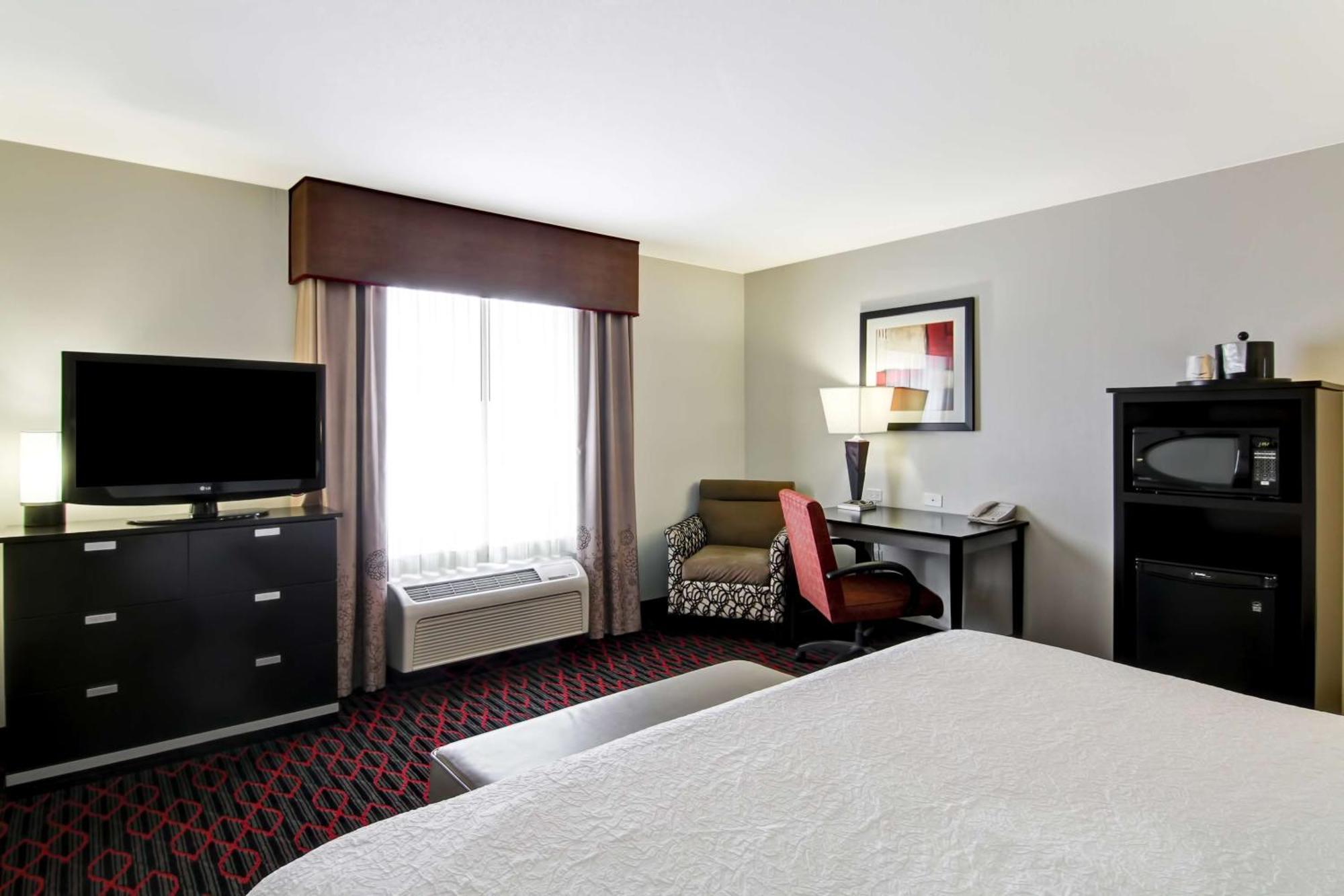 Hampton Inn & Suites Red Deer Penhold Exteriör bild