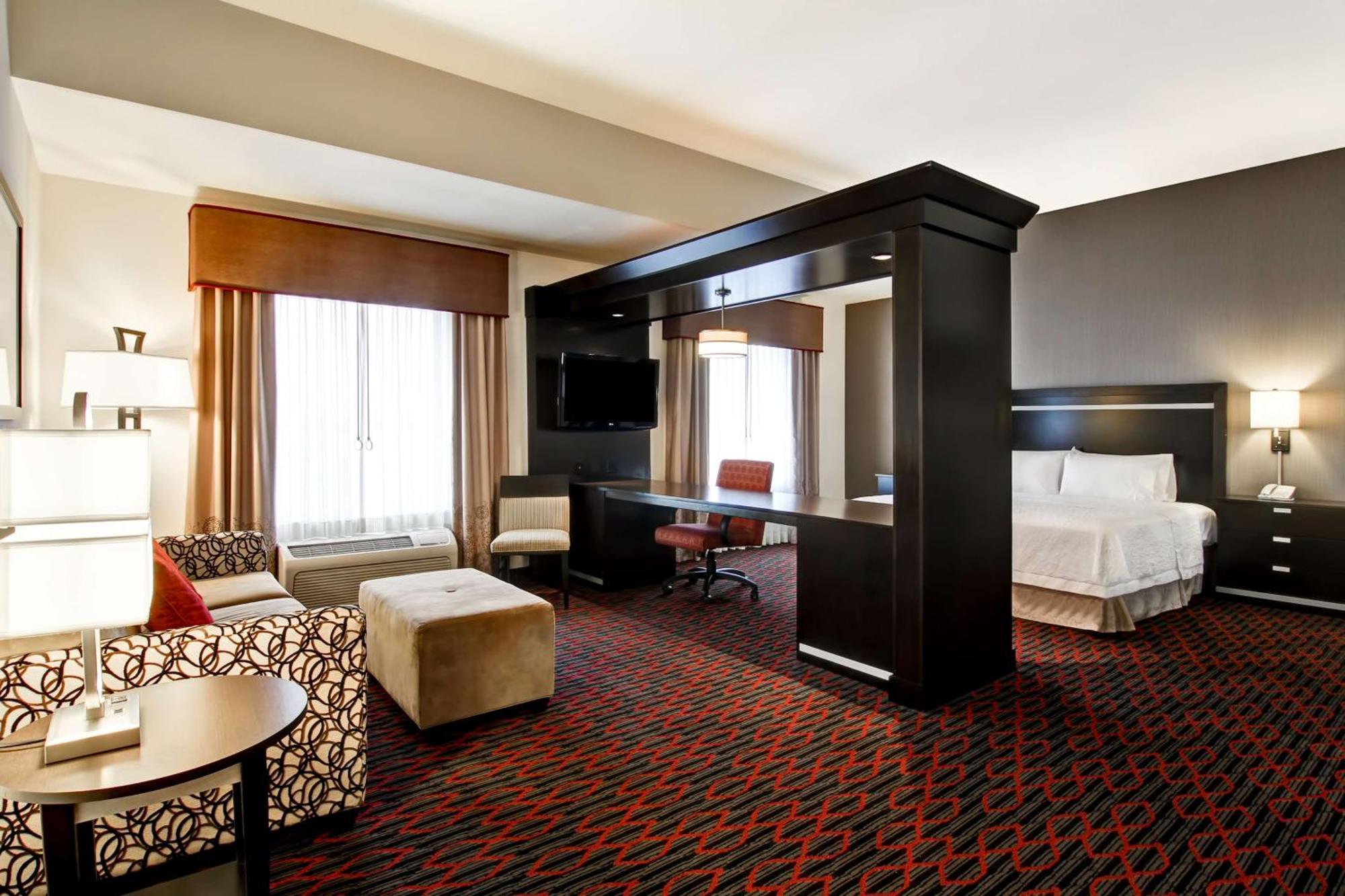 Hampton Inn & Suites Red Deer Penhold Exteriör bild