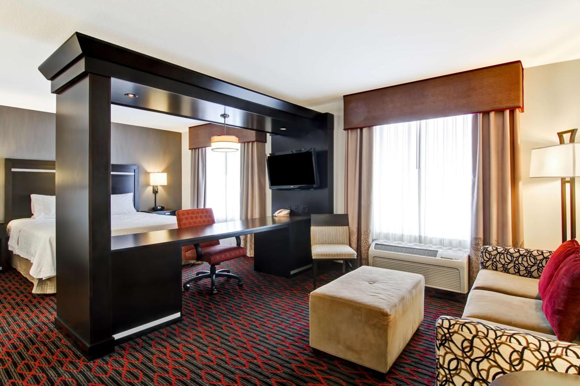 Hampton Inn & Suites Red Deer Penhold Exteriör bild