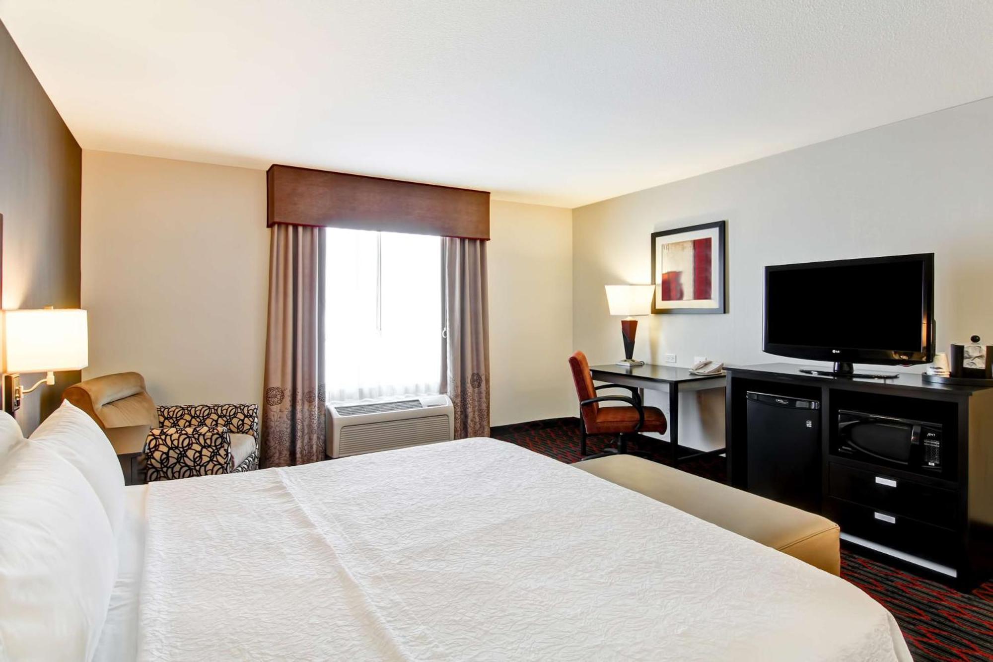 Hampton Inn & Suites Red Deer Penhold Exteriör bild