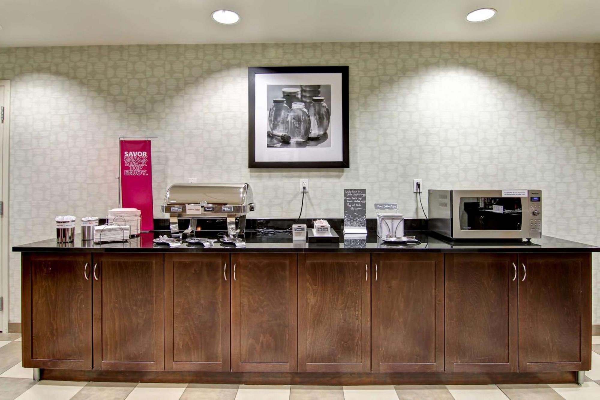 Hampton Inn & Suites Red Deer Penhold Exteriör bild