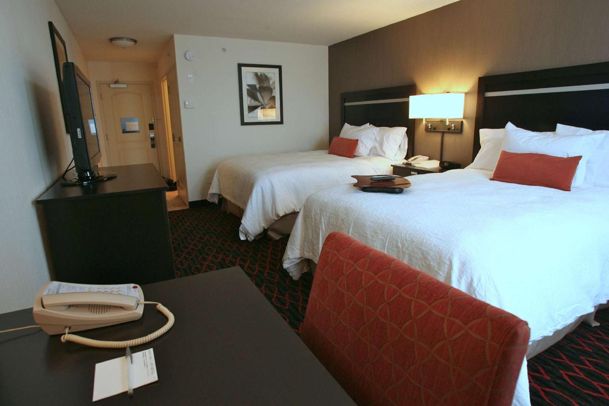Hampton Inn & Suites Red Deer Penhold Exteriör bild