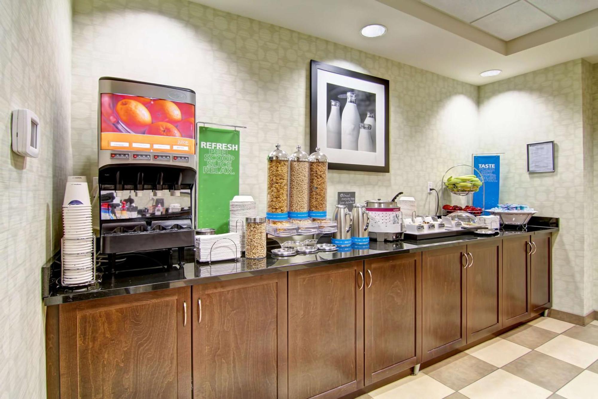 Hampton Inn & Suites Red Deer Penhold Exteriör bild