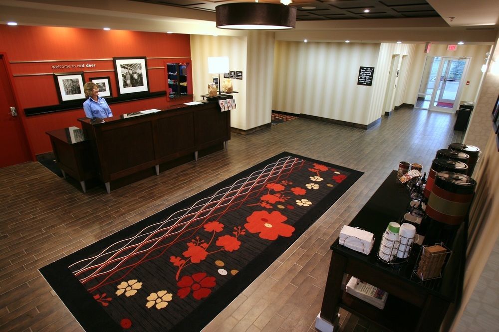 Hampton Inn & Suites Red Deer Penhold Exteriör bild