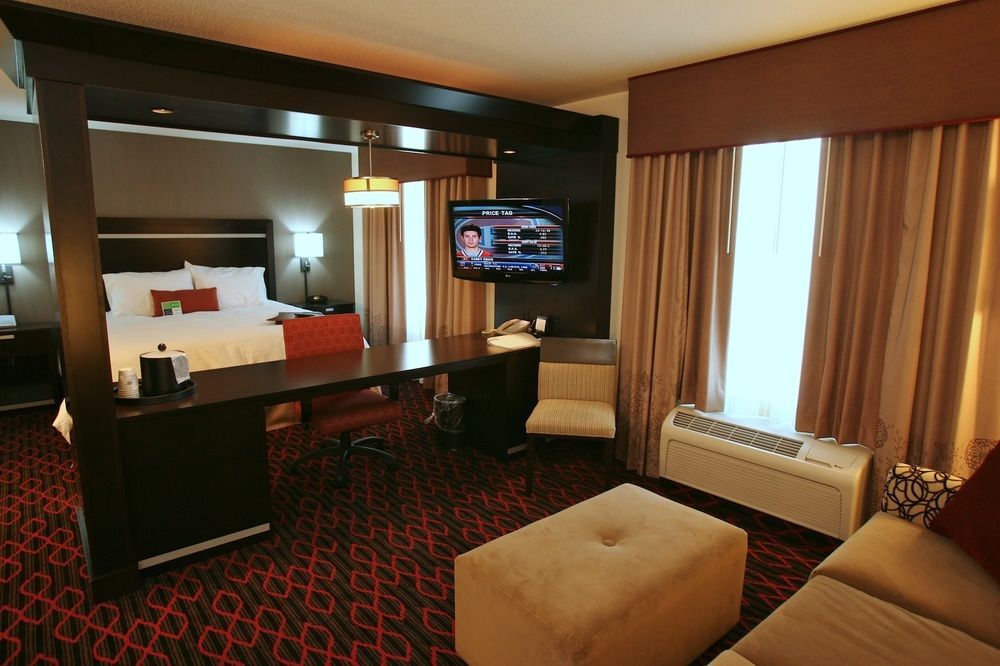 Hampton Inn & Suites Red Deer Penhold Exteriör bild